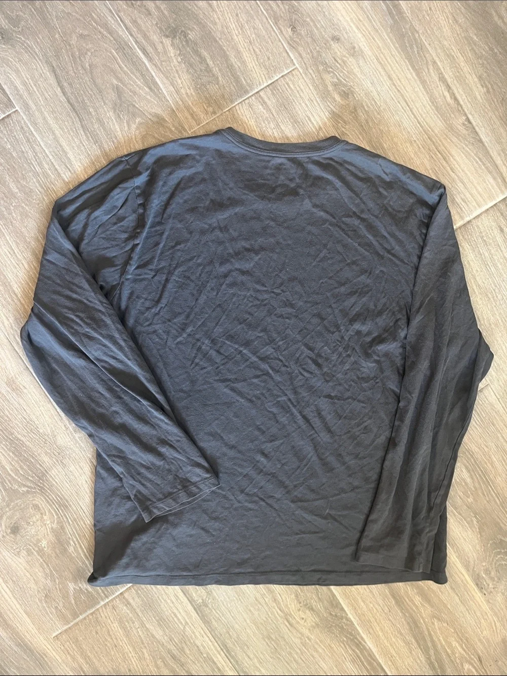 Banana Republic Men’s Black Long-Sleeve Crewneck Tee